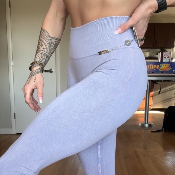 Bombshell Sportswear Mineral Seamless Leggings - Stardust Violet - Picture 5 of 6